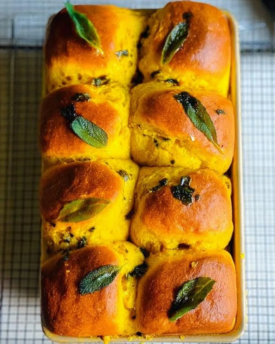 Soft Pumpkin Pull Apart Rolls - detail 4